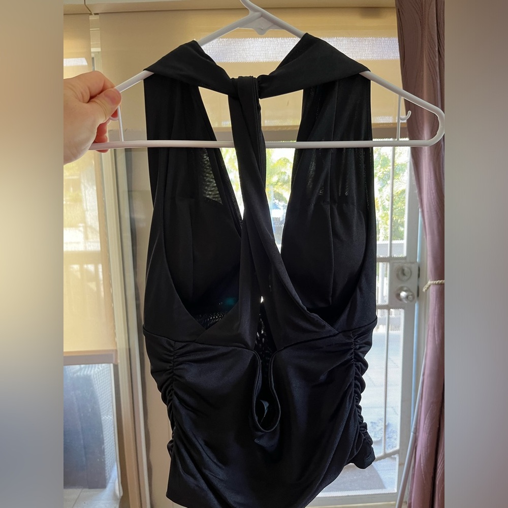 Guess halter top with pads. Medium. - Picture 7 of 13
